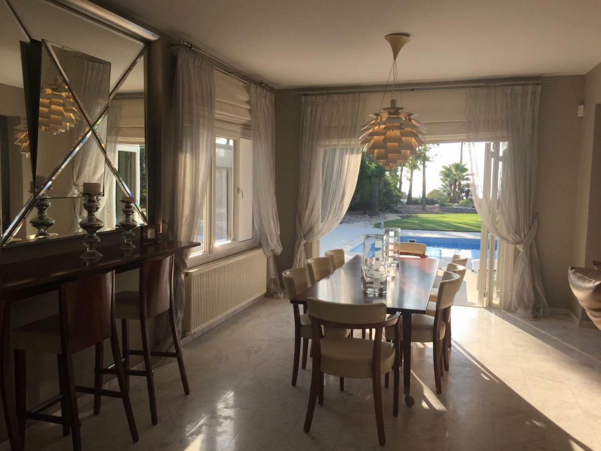 Deluxe First Line Villa بيرفوليا المظهر الخارجي الصورة
