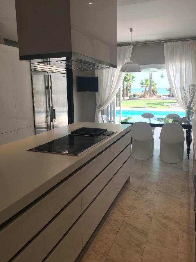 Deluxe First Line Villa بيرفوليا المظهر الخارجي الصورة